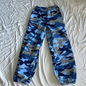 Urban Outfitters Urban Renewal Cargo Camo pants XS NWT